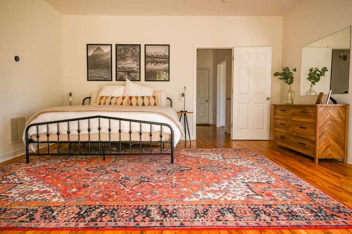 ฟูกนอนขนาดคิงไซส์นอนสบายนี้จะยากที่จะออกไปในตอนเช้า!