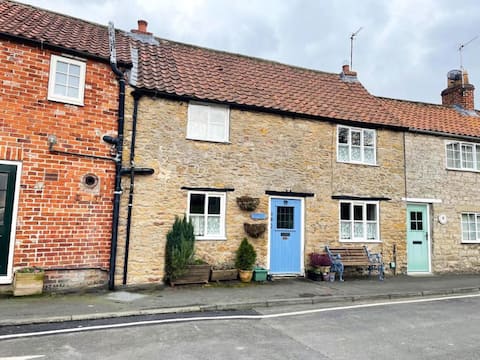 Cosy Country Cottage Sleeps 4