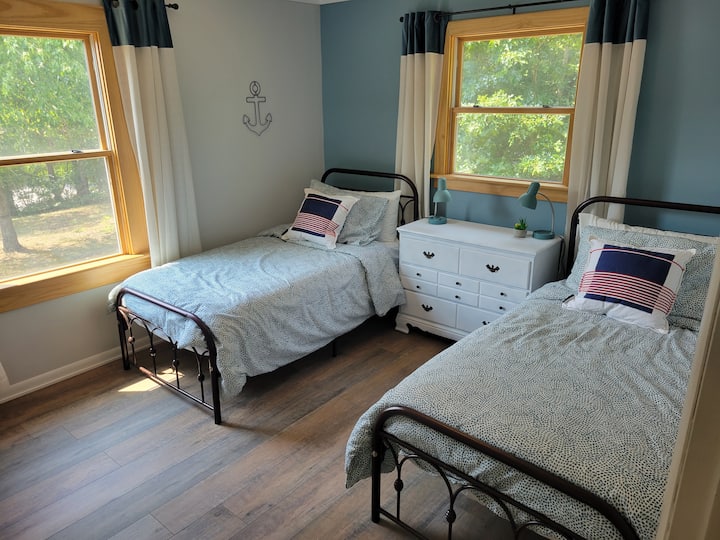 Спалня 2 има две единични легла