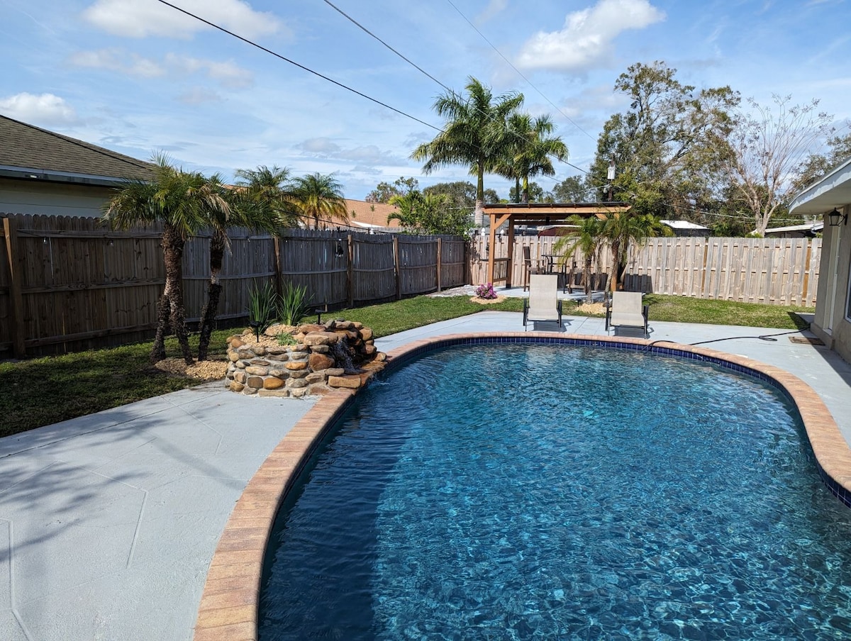 Hope Haven Cheerful 3/2 with Heated Private Pool Houses for Rent in