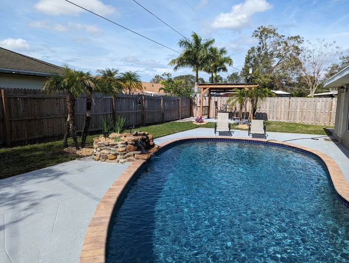 Hope Haven Cheerful 3/2 with Heated Private Pool Houses for Rent in
