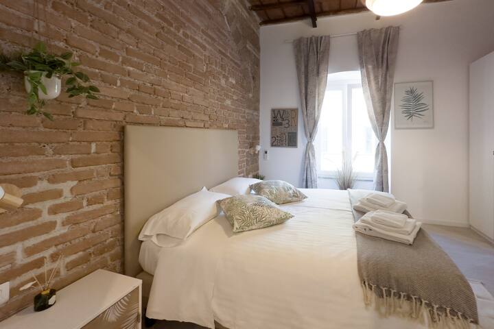 Colosseo White Flat gallery image 2