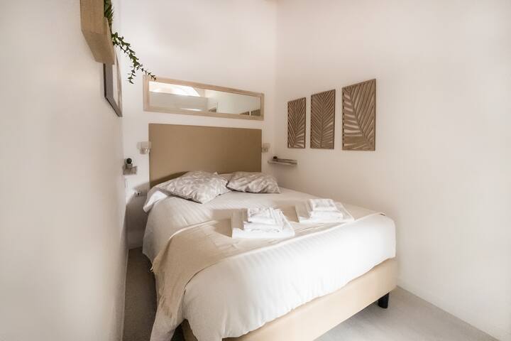 Colosseo White Flat gallery image 4