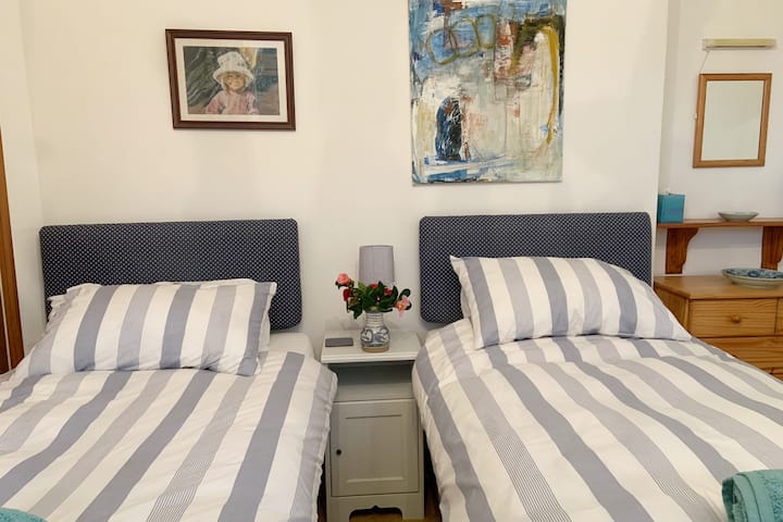 חדר שינה 2 - מיטות זוגיות או להחלפה לסופר קינג