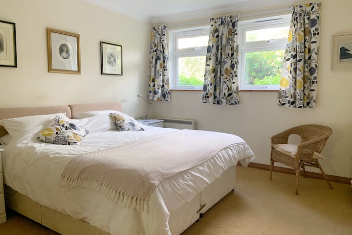 חדר שינה 1 - יחידת הורים ואז מיטת סופר קינג