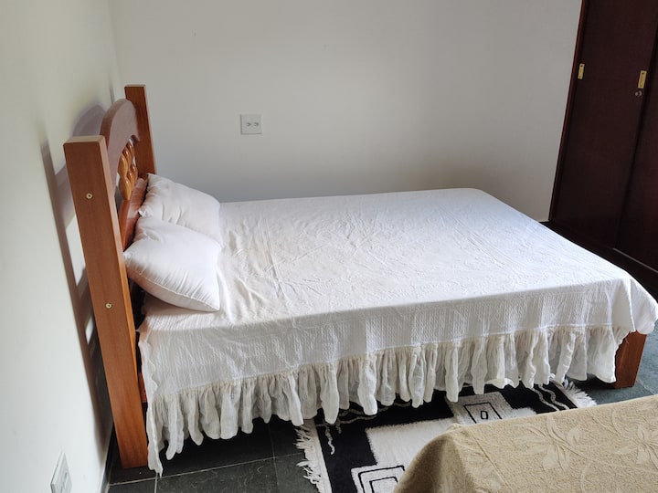 2ª CAMERA DA LETTO AL PIANO INFERIORE - 1 LETTO MATRIMONIALE