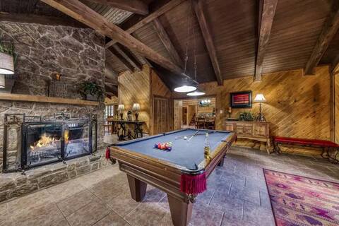 Silver Fox Inn Beautiful 5-bedroom Cabin w/hot tub