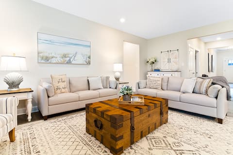 Your Home Away From HomeLuxury7BR House*Sleeps 14