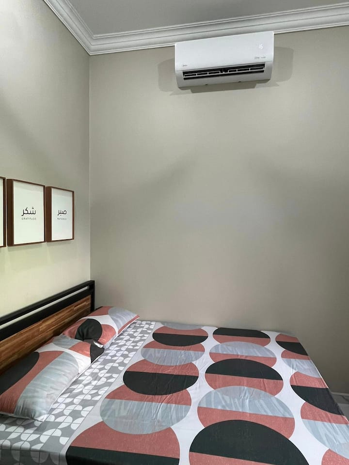 Chambre n ° 3. équipée de la climatisation +ventilateur+ lit queen