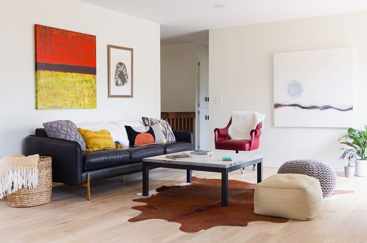 Freshly Renovated Midcentury in SE Minneapolis!