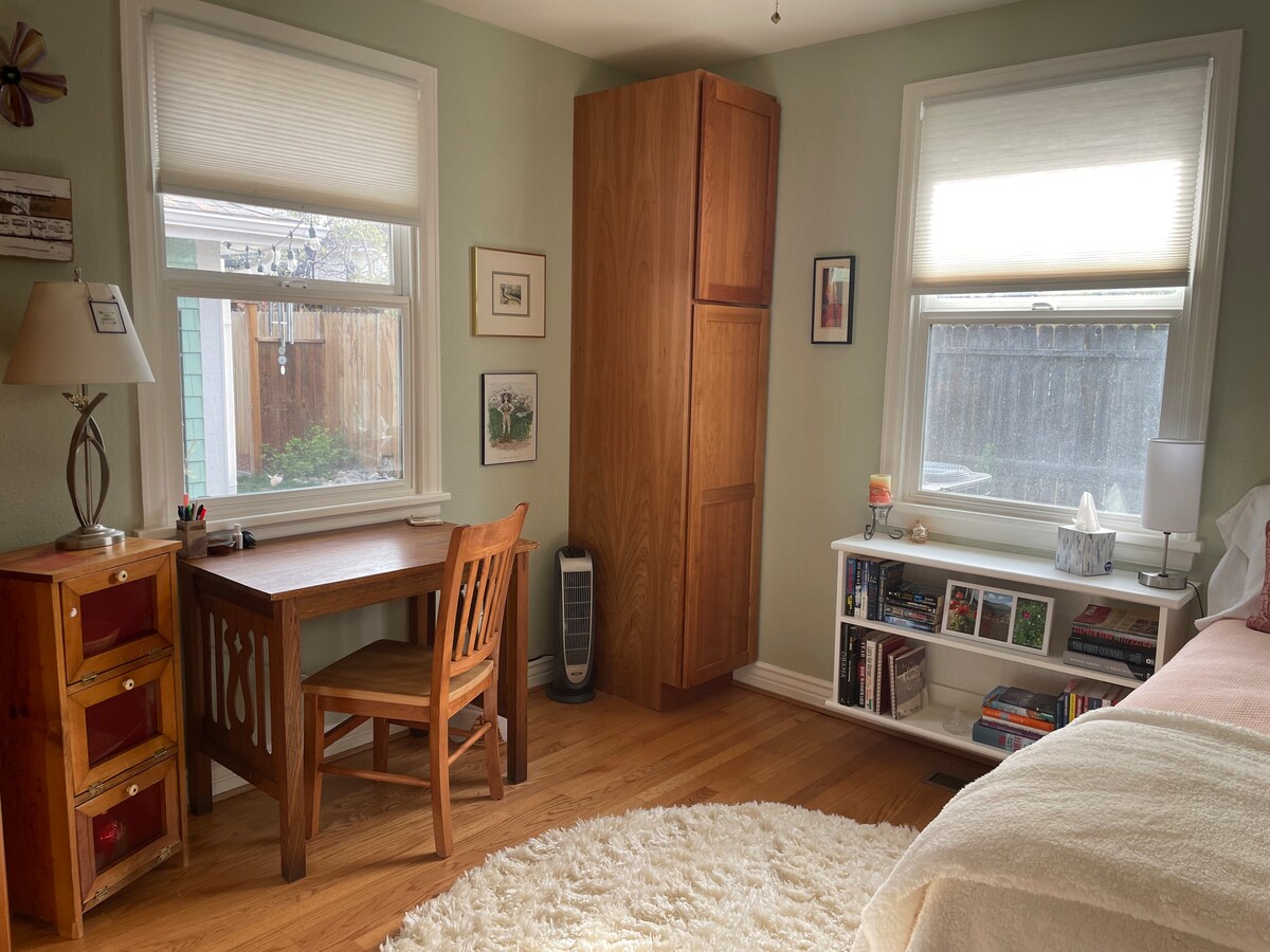 ห้องนอนรอง/พื้นที่สำนักงาน