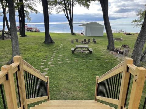 6 Bedroom on Houghton Lake - Lots of updates