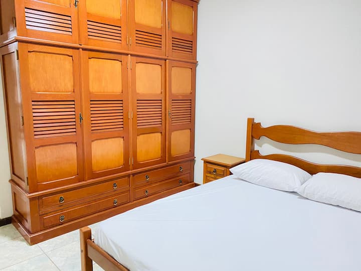 DOUBLE EN-SUITE LOWER FLOOR