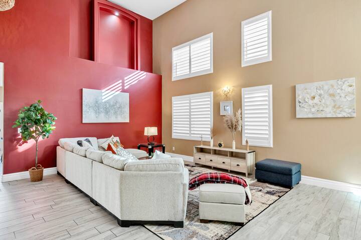 The Athena | 5 Bedrooms 4 Baths | 15 mins to Strip gallery image 4