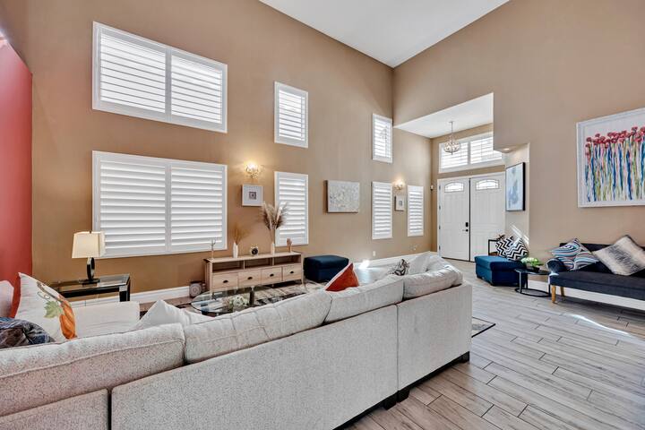 The Athena | 5 Bedrooms 4 Baths | 15 mins to Strip gallery image 5