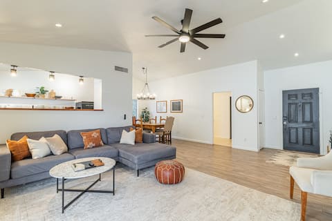 Top Airbnb: Free Heated Pool + Updated Backyard + Amazing Home in Gilbert