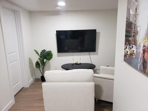 Successful Airbnb property: Adorable 2-bedroom private basement suite in Rosenthal