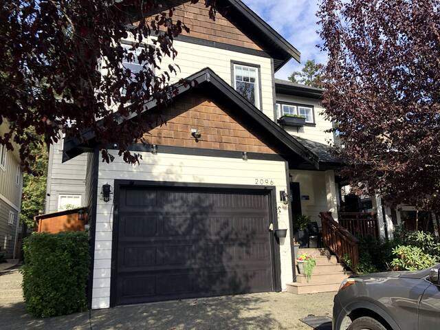 3 Bedroom Lux Bear Mountain Home gallery image 5