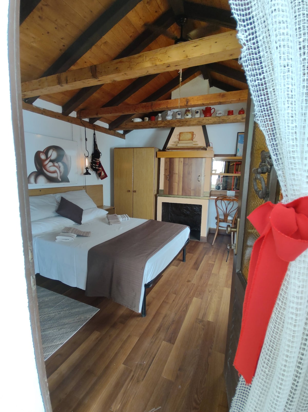 POGLED NA UNUTRAŠNJOST S ULAZA  