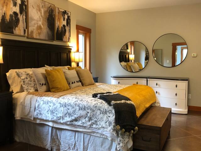 Seabrook Farmhouse with Hot Tub & Swimming Pool gallery image 4