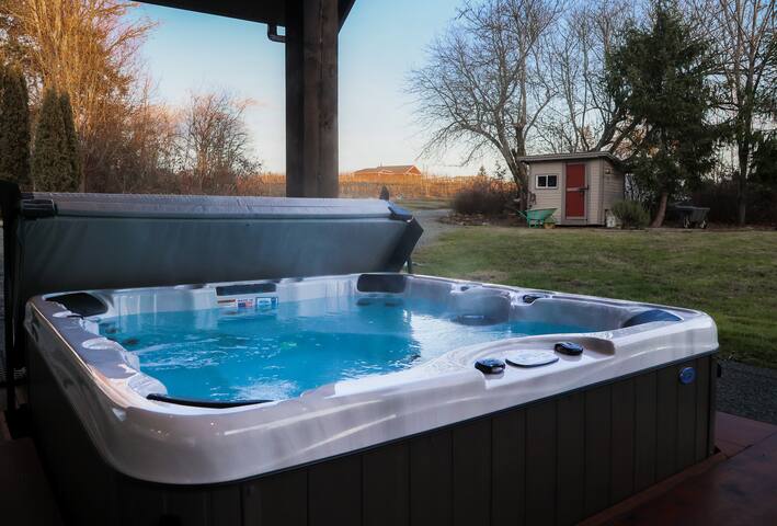 5 BR Farmhouse w/ Pool & Hot tub gallery image 3