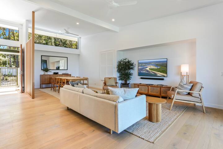 Luxury Holiday Living, Noosa Heads gallery image 2