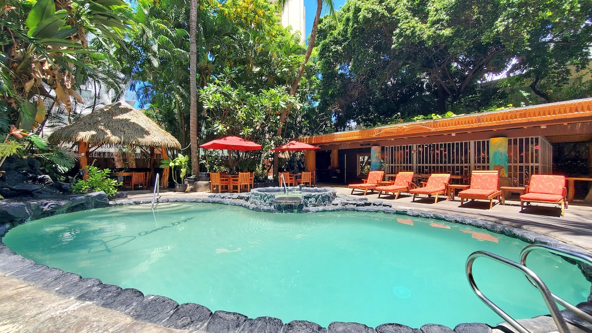 BMB 802 | Central Waikiki Bamboo Studio w/Pool - Apartments for