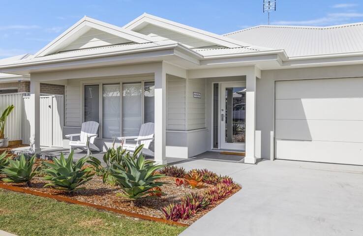 Main Beach House – Coastal Family Holiday Home