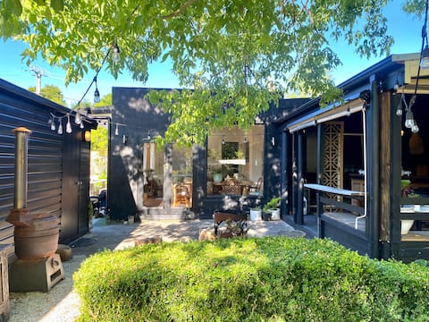 'Cooinda' 1890's character home. Location plus!