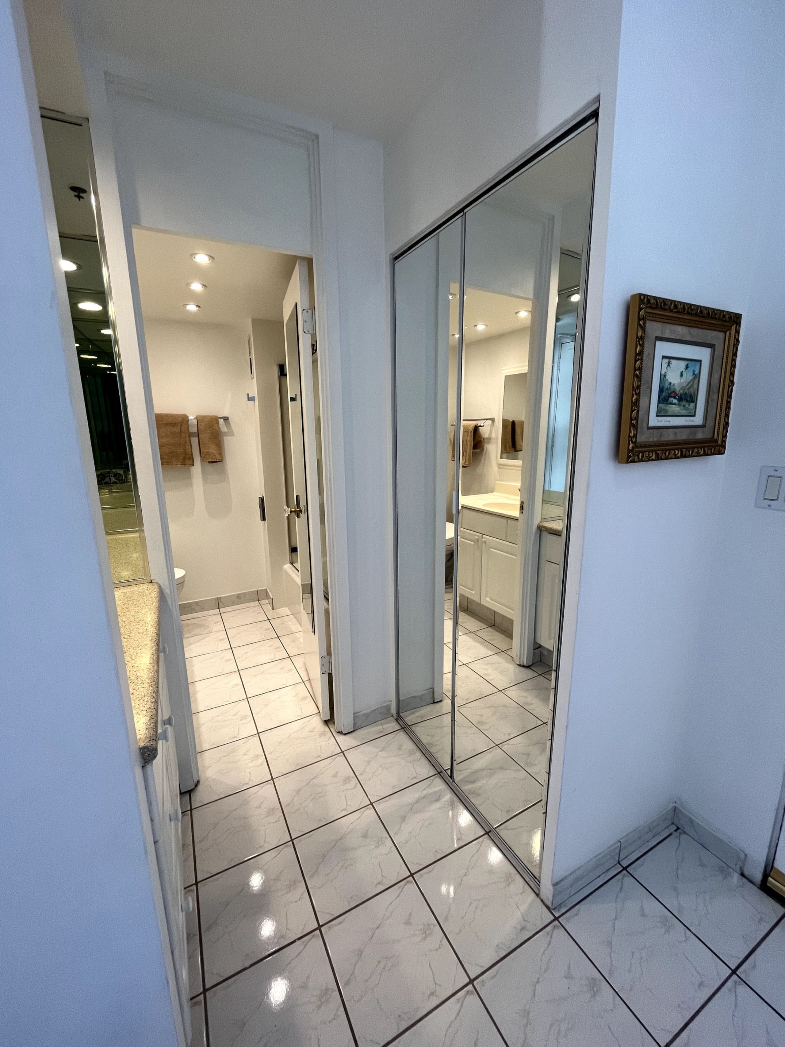 Charming Waikiki Studio with Parking - Image 16