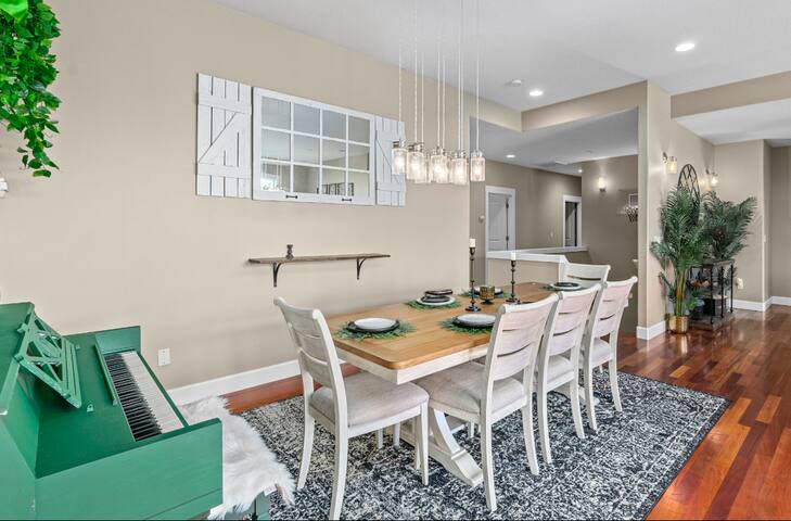 The Spot! Hot Tub, entertainment paradise gallery image 5