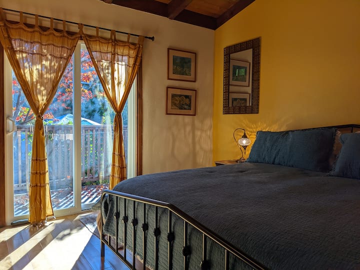 Sliding milango kioo kwenye Chumba cha kulala tofauti staha. 