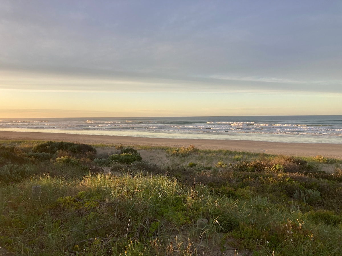 Anuncio de Airbnb popular: Goolwa Beach surf shack close to beach en Goolwa Beach