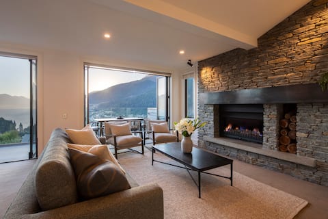 Successful Airbnb property: Picture Point Villa 10B - Luxury Panoramic Views in Queenstown Centre