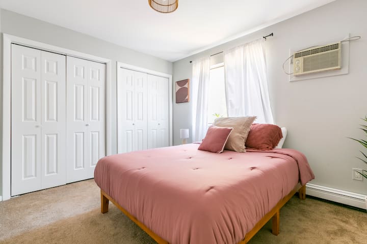 Плюшено двойно легло със супер меки чаршафи.