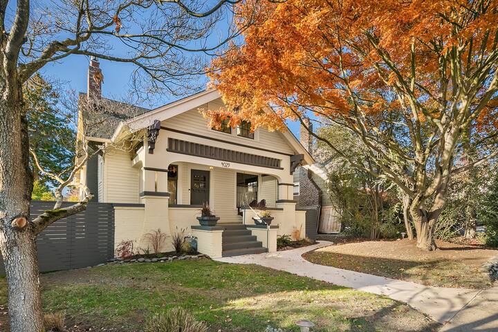 Seattle Craftsman | Walk to Restaurants | Stylish gallery image 3