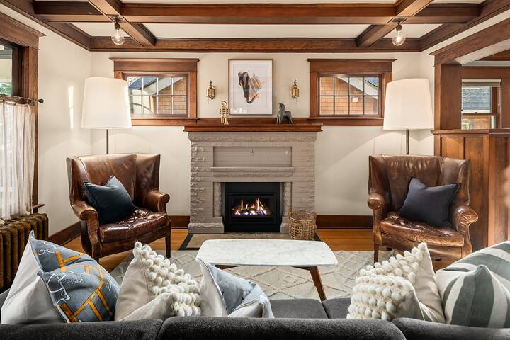 Seattle Craftsman | Walk to Restaurants | Stylish gallery image 2