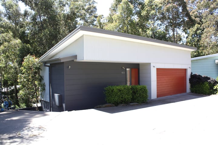 3 Bedroom, Coast-meets-bush Hideaway - Broulee