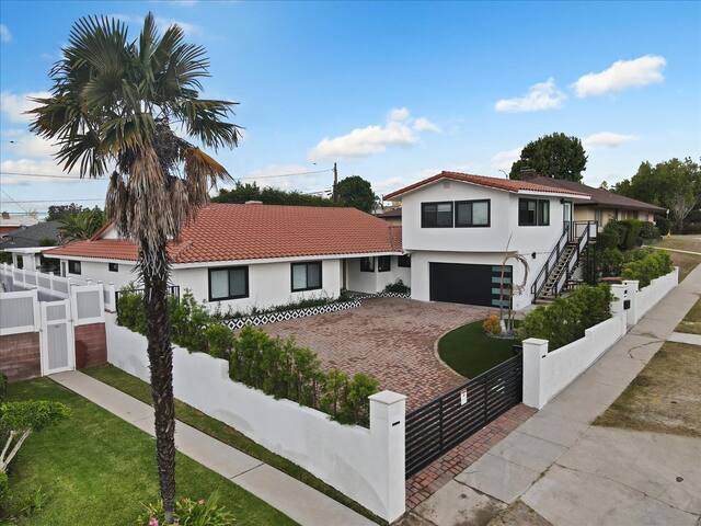 Luxury Resort/Vacation home In Ladera Heights gallery image 3