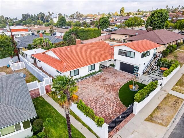 Luxury Resort/Vacation home In Ladera Heights gallery image 4