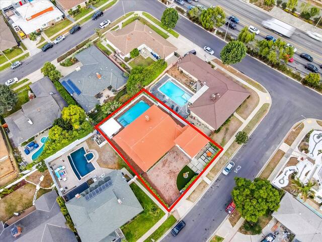 Luxury Resort/Vacation home In Ladera Heights gallery image 2