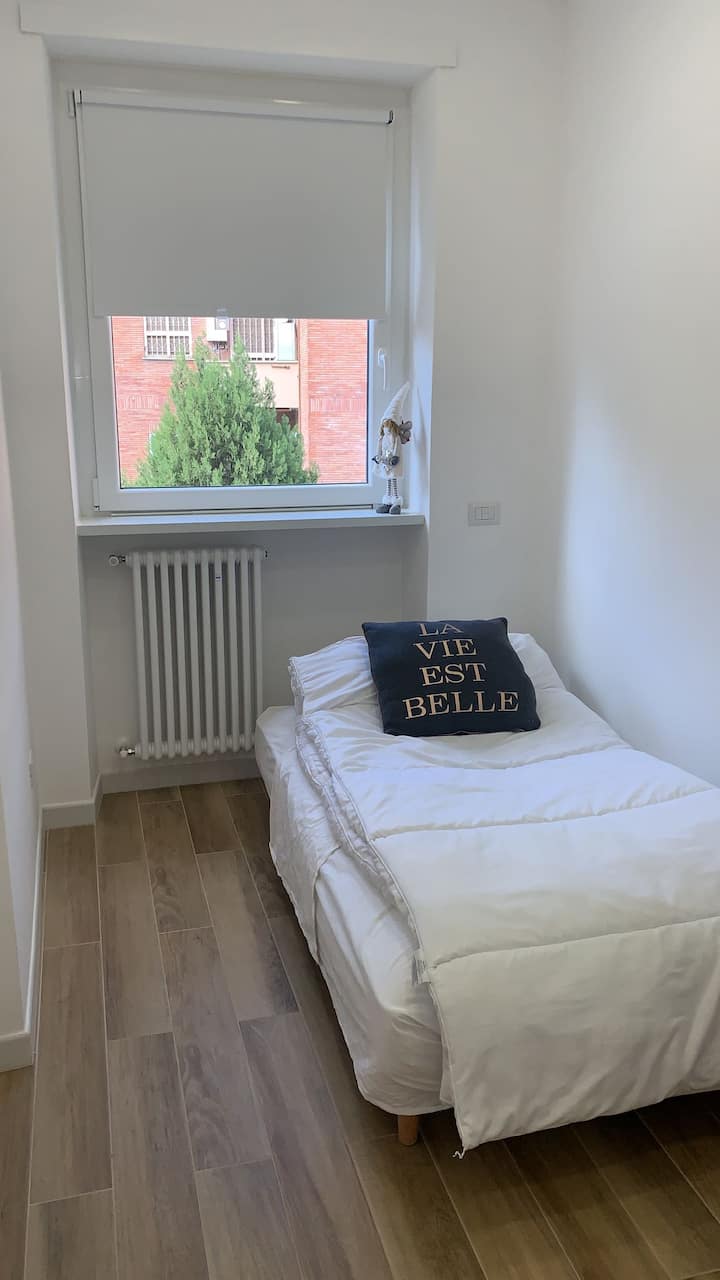 Спалня с разтегателен диван