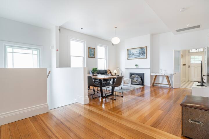 luxury city living – private entrance-free parking gallery image 4