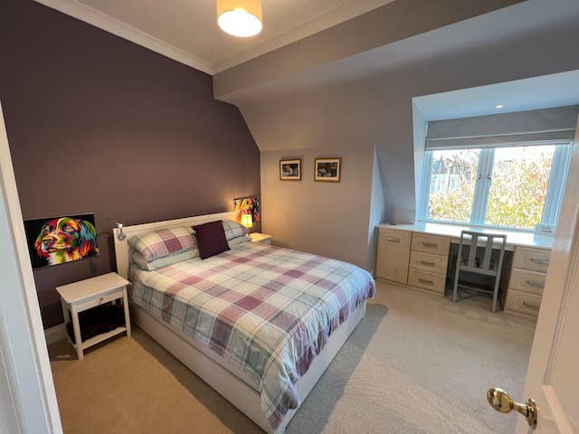 Luxury Clifton home, Secure Parking & Garden gallery image 3