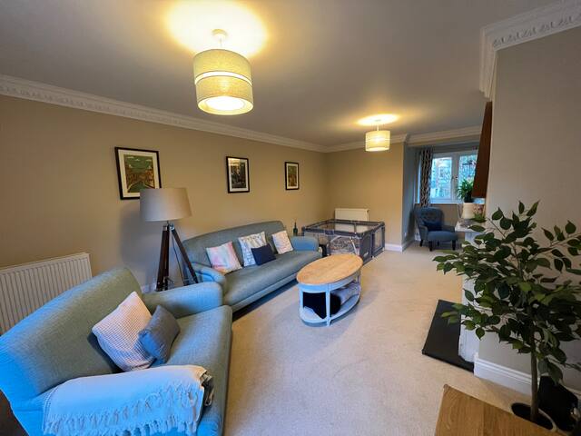 Luxury Clifton home, Secure Parking & Garden gallery image 4