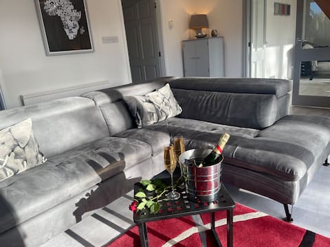 Top performing Airbnb: THE VIEW Luxury garden apartment in Uppermill in Saddleworth
