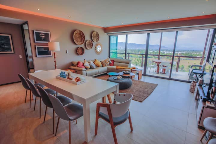 Amazing Apt. w/pool & Private Balcony in La Isla