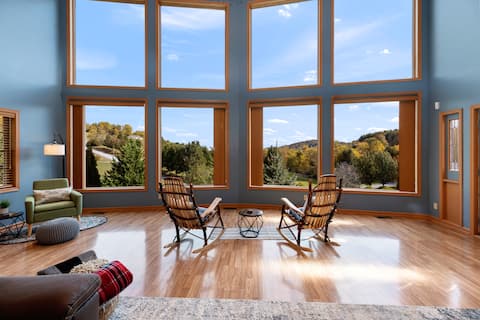 Spacious 5BR • Pool & Views • Near VMI/Lexington