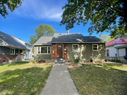 Cozy Lodge - 4 bedroom, 2 bath, sleeps 11 guests