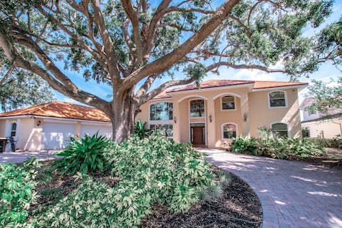 Stunning Luxury House on the Chain of Lakes